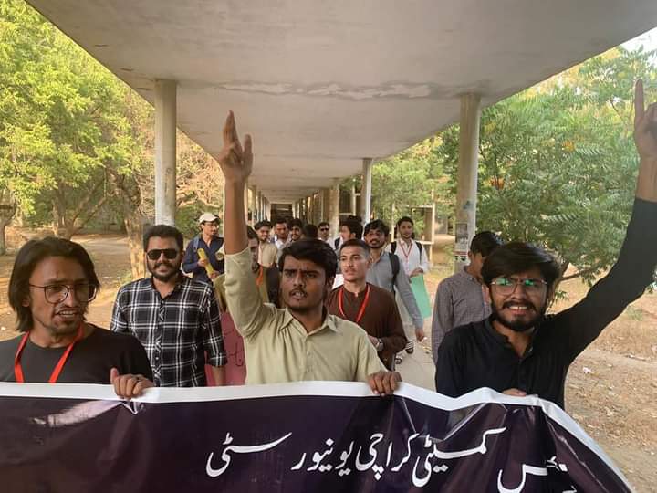 MarxistParvez's tweet photo. ہم لڑینگے ساتھی اداس موسم کے خلاف۔
#Restorestudentunion
#Studentpolitics
#WeWantJusticeRightNow
#Hostel
#KSPpolicy
#PRSF
#KU
#Socialistrevolution https://t.co/a4pHb7qVK2