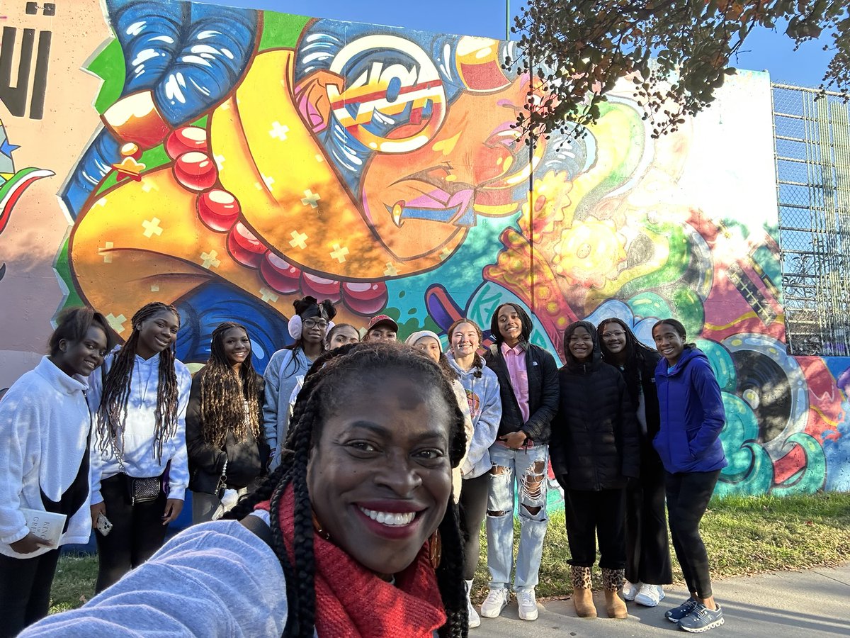 dramc2004's tweet image. I had the privilege to take the Girls Basketball Team out on a mural walk. The weather was brisk but these young ladies were cool 😎. #IWillAlwaysTeach☺️ #TheMuralWalk #TeachAndLearn📕 #LearningOutsideTheBooks📚 #MtParanChristianSchool #GirlsBasketballTeam 🏀 #2XChamps