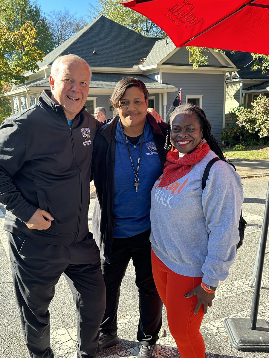 dramc2004's tweet image. I had the privilege to take the Girls Basketball Team out on a mural walk. The weather was brisk but these young ladies were cool 😎. #IWillAlwaysTeach☺️ #TheMuralWalk #TeachAndLearn📕 #LearningOutsideTheBooks📚 #MtParanChristianSchool #GirlsBasketballTeam 🏀 #2XChamps