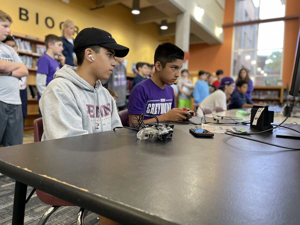 BMSS_LIB's tweet image. South placed 1st and 2nd and North placed 3rd in our BISD MS eSports Tournament today.  Will post pictures soon.  All players did a wonderful job showing sportsmanship! 
@BoerneISD @BoerneMSSouth