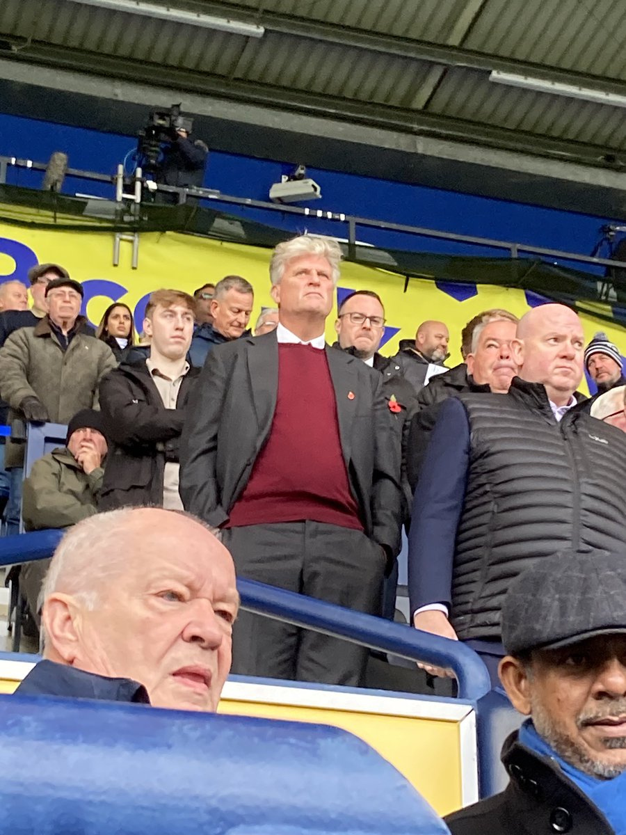 didsmall's tweet photo. @anaustra Who’s this btw? Sitting behind me in the guests section. I’m sure I recognise him but can’t think of his name. https://t.co/lUKSOtm7HI