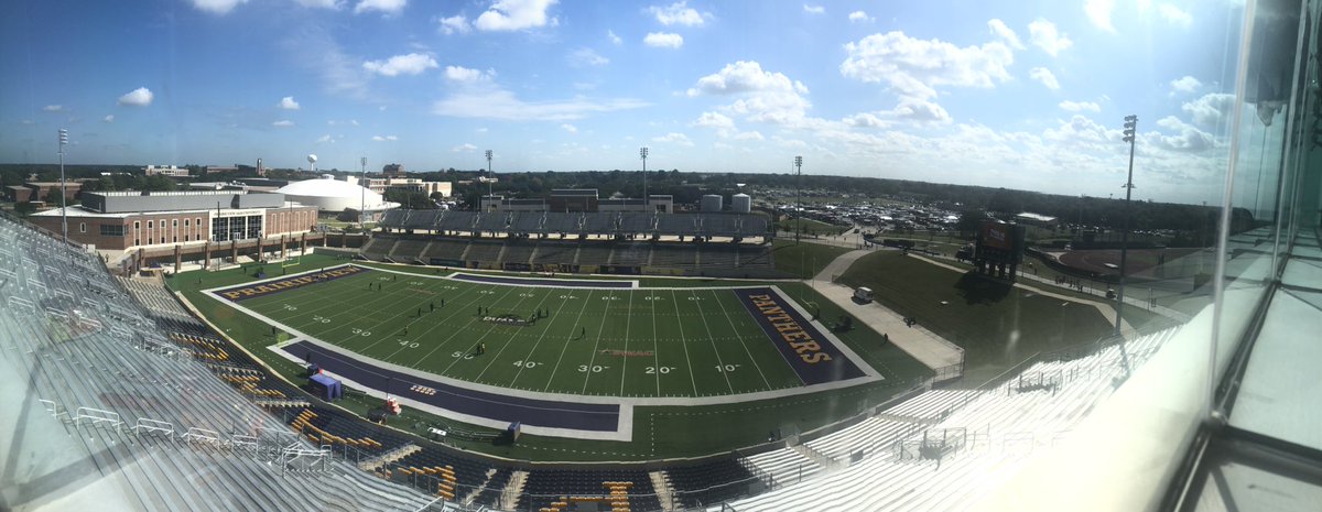 happipapi34's tweet photo. What a beautiful day to have a homecoming game and tailgate #PVAMU #SetYoHomecomingOut #WhereChampionsAreBuilt @PVAMUPanthers https://t.co/DOajdVR4NN