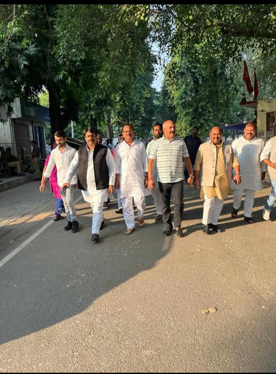akhandpratapLmp's tweet photo. लखनऊ विश्वविद्यालय कुलपति व प्रशासन का बहुत-बहुत धन्यवाद
लखनऊ विश्वविद्यालय में लंबे समय से चल रहे अनिश्चितकालीन आंदोलन को देखते हुए लखनऊ विश्वविद्यालय के पूर्व छात्र संघ पदाधिकारी व छात्र नेताओं का एक प्रतिनिधि मंडल कुलपति जी से मजबूत वार्तालाप का परिणाम और संदेश। ।
#lusu https://t.co/gXbQe53RRW