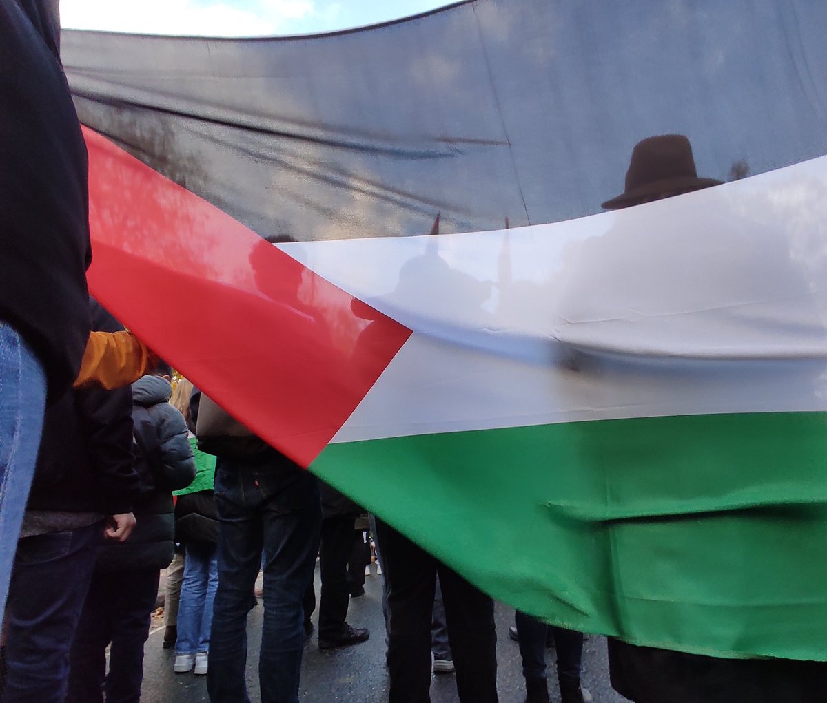 seokdamnsirius's tweet photo. Cambridge today - come sun or storm, we'll match for a free Palestine from the river to the sea https://t.co/Cj9mda9VXN