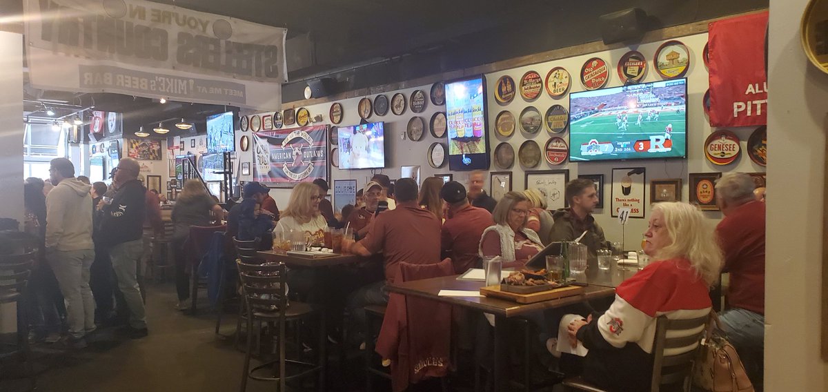 @MikesBeerBar in Pittsburgh but it looks like we're in #nolesnation. This places is packed to the gills with Noles fans. The food and beer were top tier. #CollegeFootball #ESPN