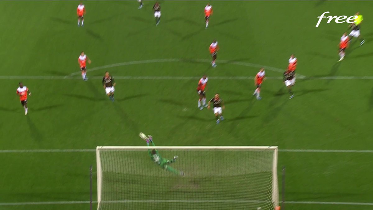 FreeFoot's tweet image. 🧤 Quel gardien tu es @YMvogo !

#FCLRCL