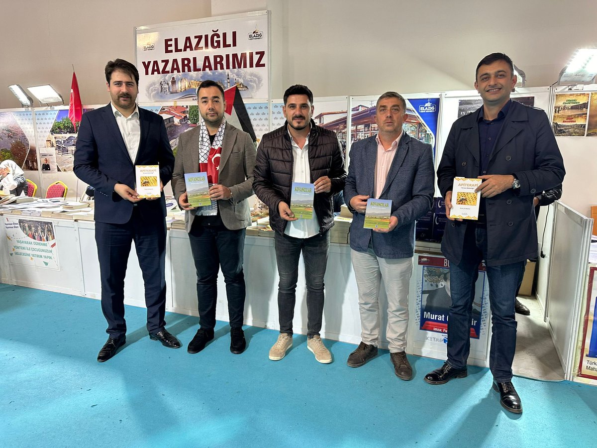 elazigaskon's tweet photo. Başkanımız ve Yönetim Kurulu üyelerimiz;
Elazığ Belediyesinin düzenlemiş olduğu Kitap Fuarını Ziyaret ettiler. 
@ASKON 
@Abdullahcinar23 
@kursadcoskun 
@ebaysak23 https://t.co/xHU9npDBXl