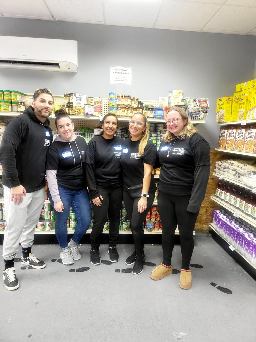 Genesi Miles (@pgm_ftps) on Twitter photo PGM and the FTSAA Good Works Committe enjoyed serving our community at the Franklin Food Bank this morning 🥕🍅 <a href="/FTFoodBank/">Franklin Food Bank</a> <a href="/EASRomero_FTPS/">Greg Romero</a> <a href="/InstTechFTPS/">Dr. Amy Arsiwala</a> <a href="/WNews_FTPS/">WNews_FTPSchools</a> PGM and the FTSAA Good Works Committe enjoyed serving our community at the Franklin Food Bank this morning 🥕🍅 <a href="/FTFoodBank/">Franklin Food Bank</a> <a href="/EASRomero_FTPS/">Greg Romero</a> <a href="/InstTechFTPS/">Dr. Amy Arsiwala</a> <a href="/WNews_FTPS/">WNews_FTPSchools</a>