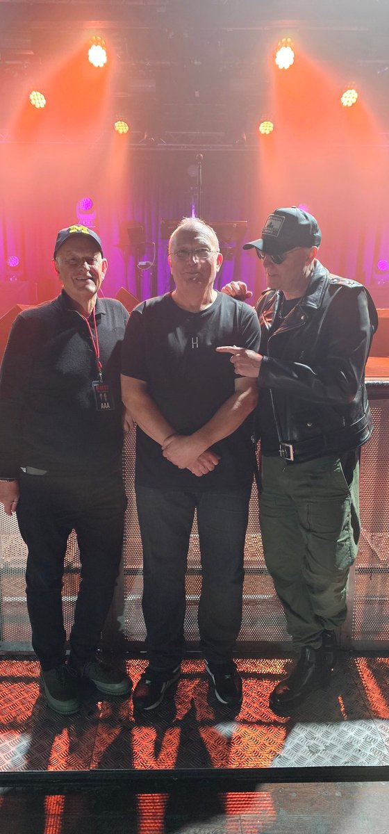 Akidcalledhope's tweet photo. @heaven17bef Pleasure to meet you both https://t.co/xLmWlXVumT