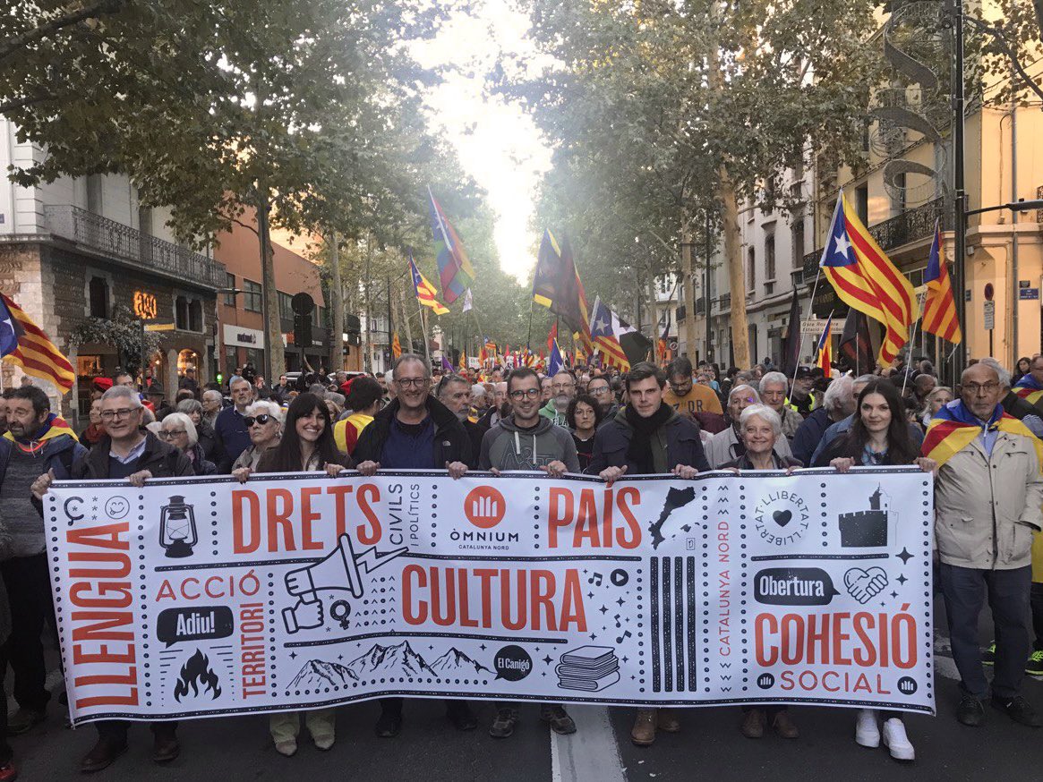 Als carrers de Perpinyà per la Diada de Catalunya Nord, al costat d'@Omnium_CatNord. Per la llengua catalana i la cultura compartida, i perquè aspirem a la nació completa! #SemPaïsosCatalans