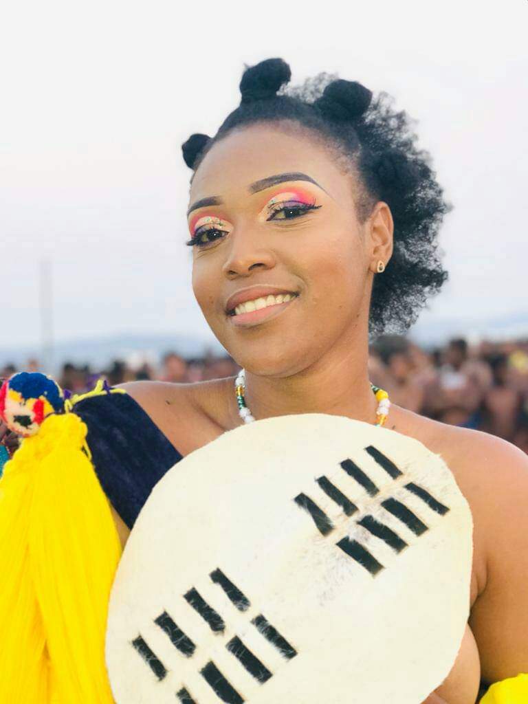 BuhleBakaNgwane's tweet photo. Batsi muningi umsebenti welihawu
🤣😂🤣
Kwanele Mamba seen on Day 7 at Umhlanga 2023
#proudlyswazi #absolutebeauty #imbali #chakazile #kwasa https://t.co/ZsbbDbpSGx
