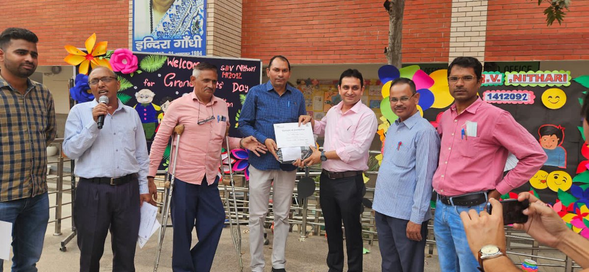 SBVNithari's tweet photo. 6 students ( Jr &amp; Sr Category) awarded for achieving ranks in TATA Building India School Essay Competition organised in coordination of Sh Ravi Mehra Sir
Principal Sh. Jagmohan sir also awarded for great effort in organising Essay Competition by TATA Building india
@Dir_Education https://t.co/6umc8JG3pk