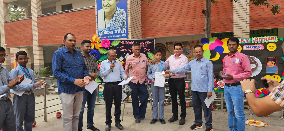 SBVNithari's tweet photo. 6 students ( Jr &amp; Sr Category) awarded for achieving ranks in TATA Building India School Essay Competition organised in coordination of Sh Ravi Mehra Sir
Principal Sh. Jagmohan sir also awarded for great effort in organising Essay Competition by TATA Building india
@Dir_Education https://t.co/6umc8JG3pk