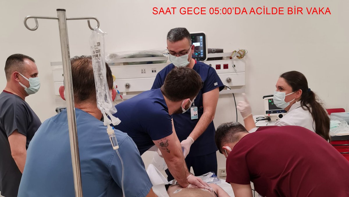 ACİL TIP HEKİMLERİMİZİN YANINDAYIZ! ÇALIŞMA ŞARTLARININ ZORLUĞU KARŞISINDA GECE VE BAYRAM MESAİLERİNİN, GÜNDÜZ MESAİSİNE EŞİT SAYILMAMASI; AKSİ HALDE FAZLA ÇALIŞMA SAYILARAK ÜCRET VE İZİN DÜZENLEMESİ YAPILMASINA DAİR DAVAMIZI AÇTIK. Açtığımız dava; Acil tıp hekiminin gece ve…