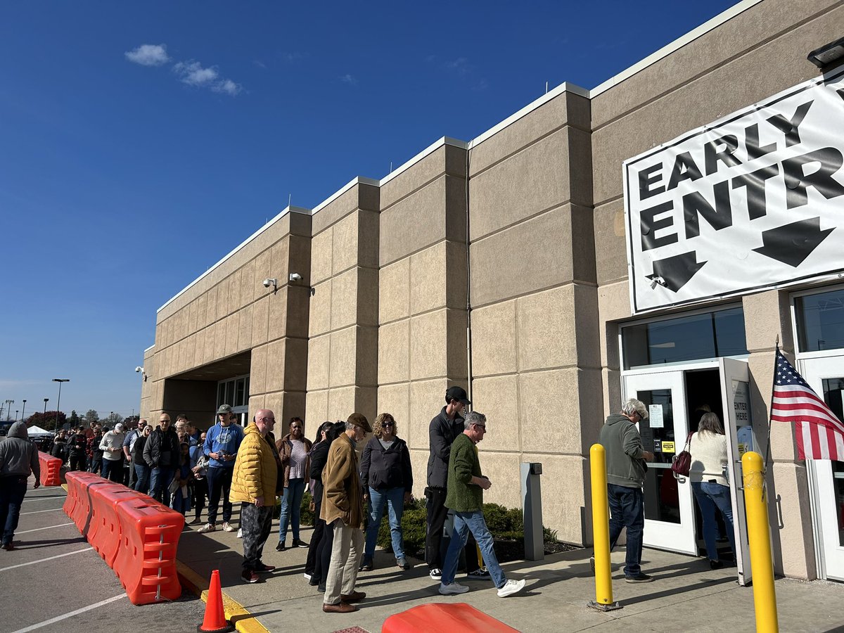 joingles's tweet photo. At the Franklin County Bd of Elections Early Vote Ctr (Columbus, Ohio) now where there is a line to enter to vote. I am told by several people that there has been a line all day today, the only Saturday of early voting. #Abortion and #legalpot on ballot. https://t.co/SPoyJZCr2k