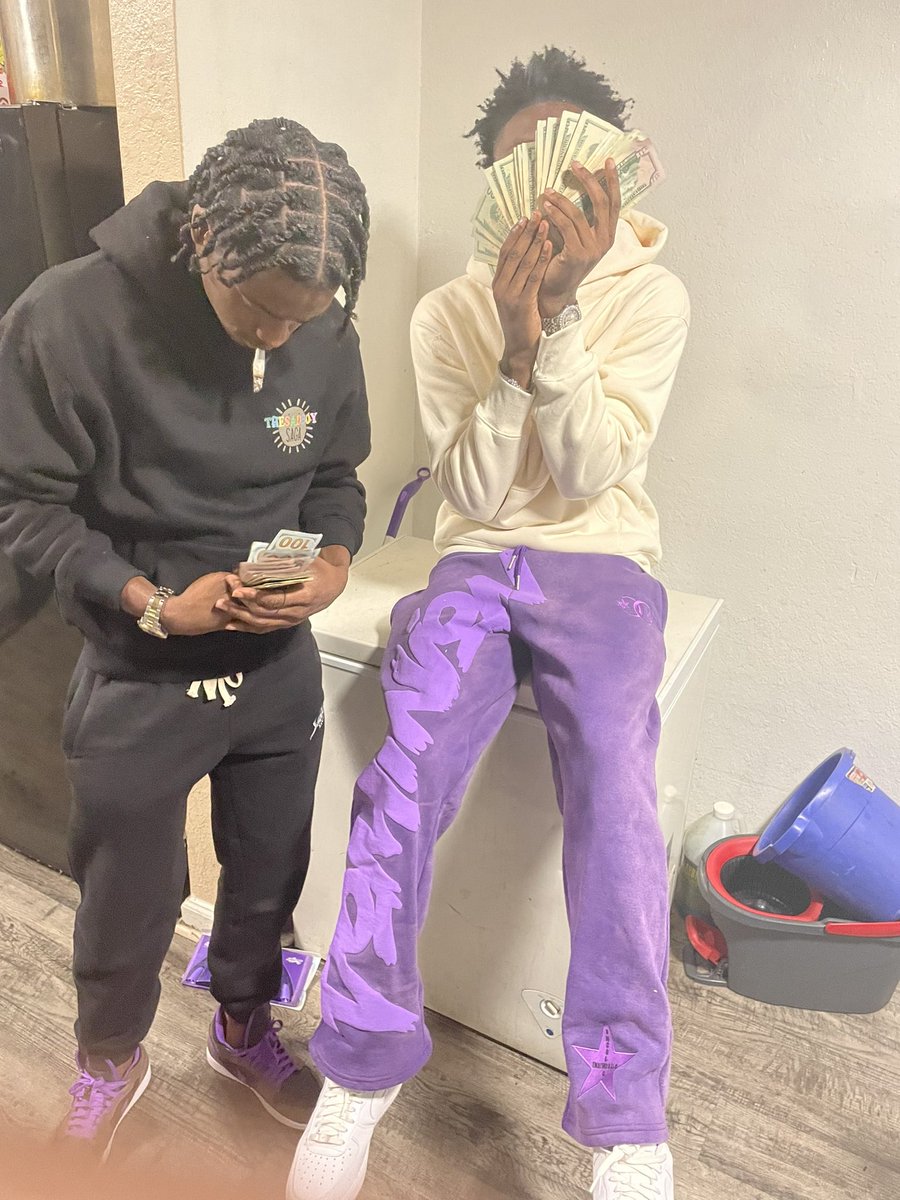 1lilduke2051's tweet photo. Bitch gone fuck da whole gang cause she know we having motion 🅿️ https://t.co/B2aRXaAID5