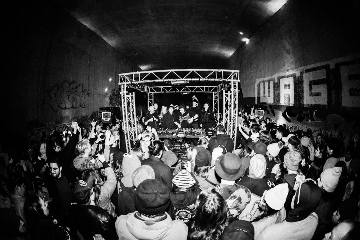 peekaboobeats's tweet image. wow

we really just played in a tunnel last night