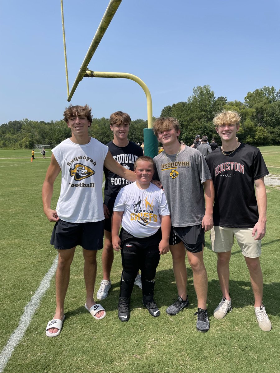 UPSAMH98's tweet photo. Another awesome season in the books for Nate and he continues to learn and work hard.  Super proud of this dude.  Playoffs for 2 straight years and 25 individual tomahawks to show for his effort 💪🏽💪🏽.  Keep working Big Nate!!  Team captain and OL/DL leader.  Love you big boy… https://t.co/IHMC7rbYpV