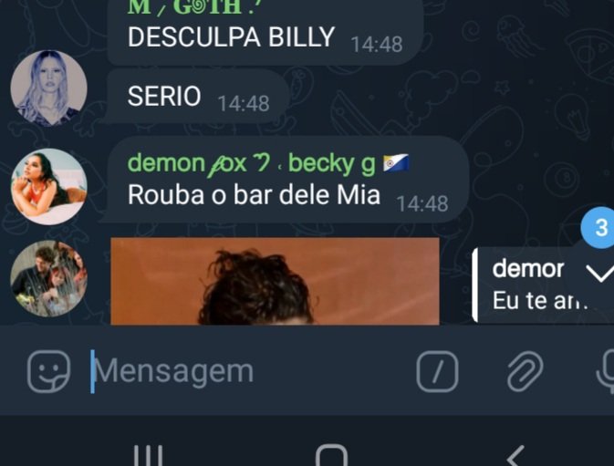 🚨 GRAVE: Mia Goth e Billy Loomis trocaram ameaças nesta tarde, tudo teria começado após Mia confundir seu cabaré com o bar do rapaz. Ao que parece, Mia percebeu seu engano e se desculpou com Billy.