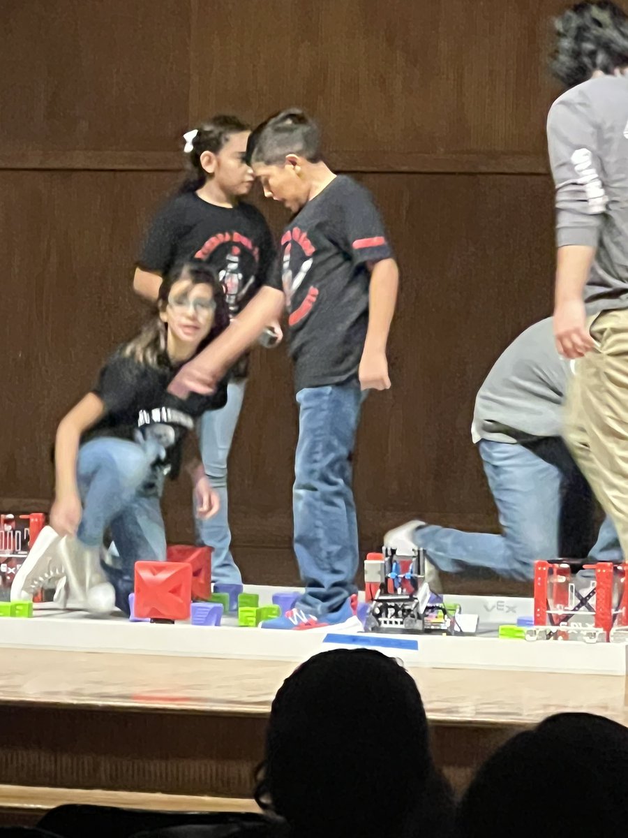 TDS hosting Vex Robotics Tournament <a href="/YsletaISD/">Ysleta ISD</a> . Thank you Mrs. Hernandez, Mr. Hernandez, Leadership Team, and parents for assisting with this event.❤️ #OneTeamOneVision <a href="/TierraDelSol_ES/">Monica Triplett</a> <a href="/pattyh79912/">Patty Hernandez</a> <a href="/TDS_Library/">@TDS Library 📚</a>   #RoboticsInspiresStudents