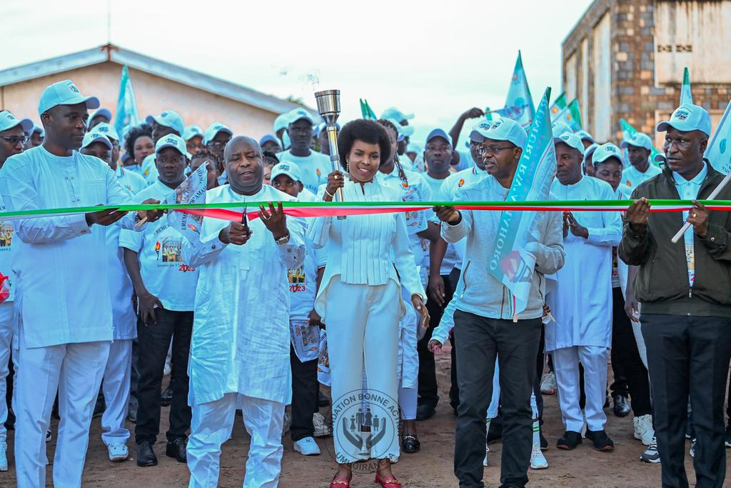 OPDD_Burundi's tweet image. SE @Burundi1stLady, Présidente de l'@OPDD_Burundi participe aux cérémonies de lancement de la 17ème édition du flambeau de la paix qui se déroulent au stade #Umuco de #Muyinga.