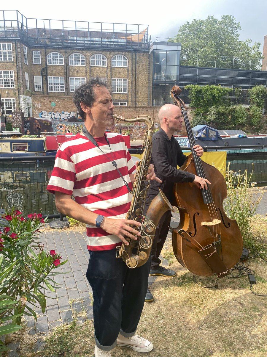 Live music can be a powerful way to connect in the here &amp; now for people living with dementia, &amp; with their carers.

To find live music groups in your area, head over to musiccan.co.uk

Thanks to @SpitzMusic for the photo of some of their amazing musicians in action!