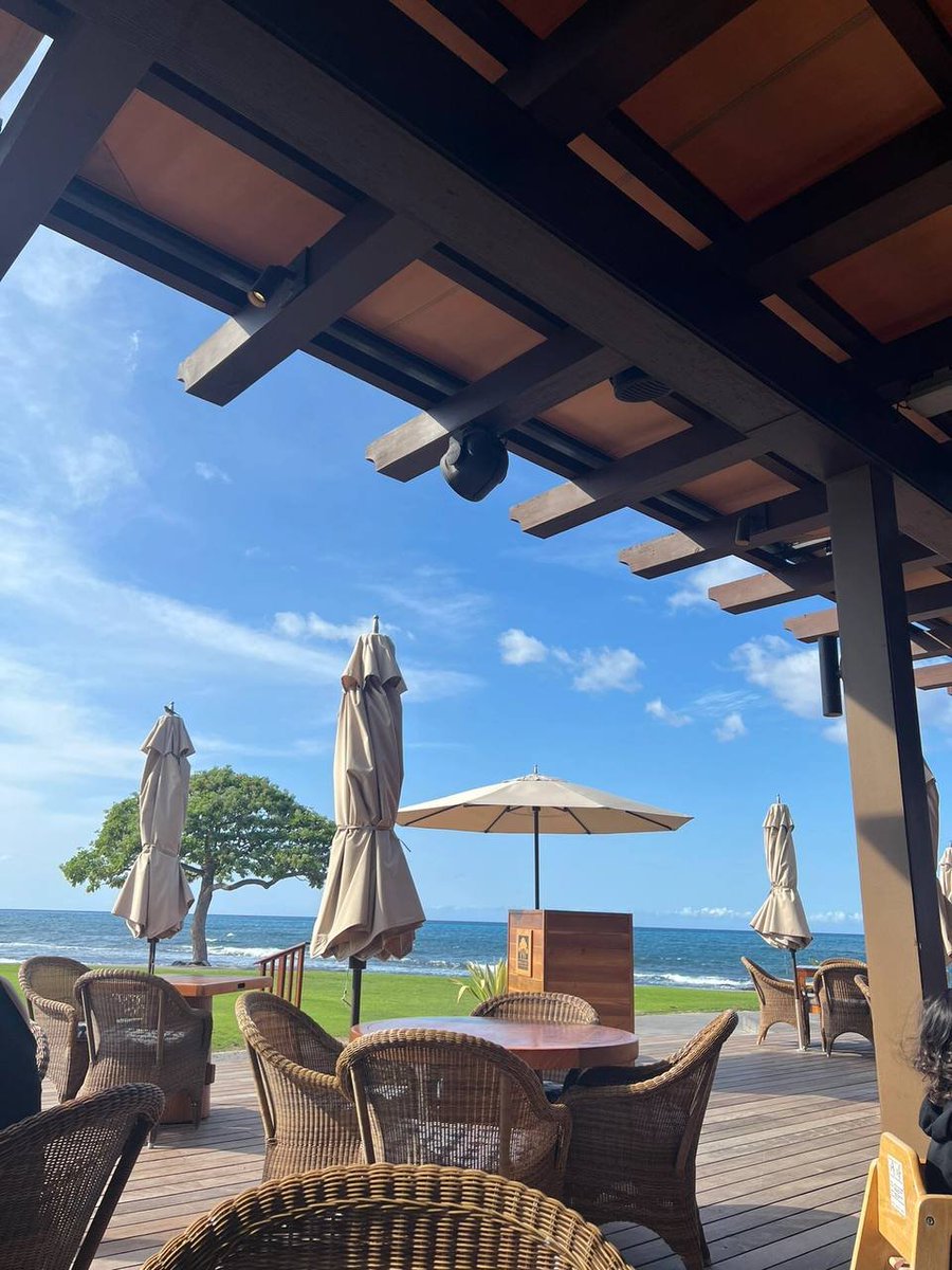 cecesays321's tweet photo. Look at the sea, watch the waves and play on the beach, and listen to the stories brought by the sea breeze. https://t.co/sCEnXewdHU