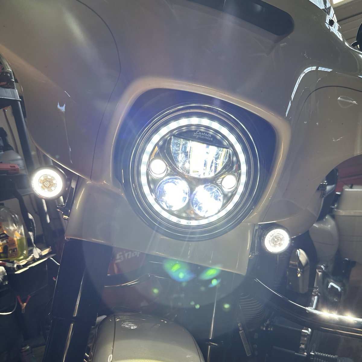 ⚡ Dynamic Duo 
▪️ TruBEAM Halo Headlamp
▪️ ProBEAM Turn Signals
#customdynamics #motorcyclelights #harleydavidson #ridesafe #twowheels