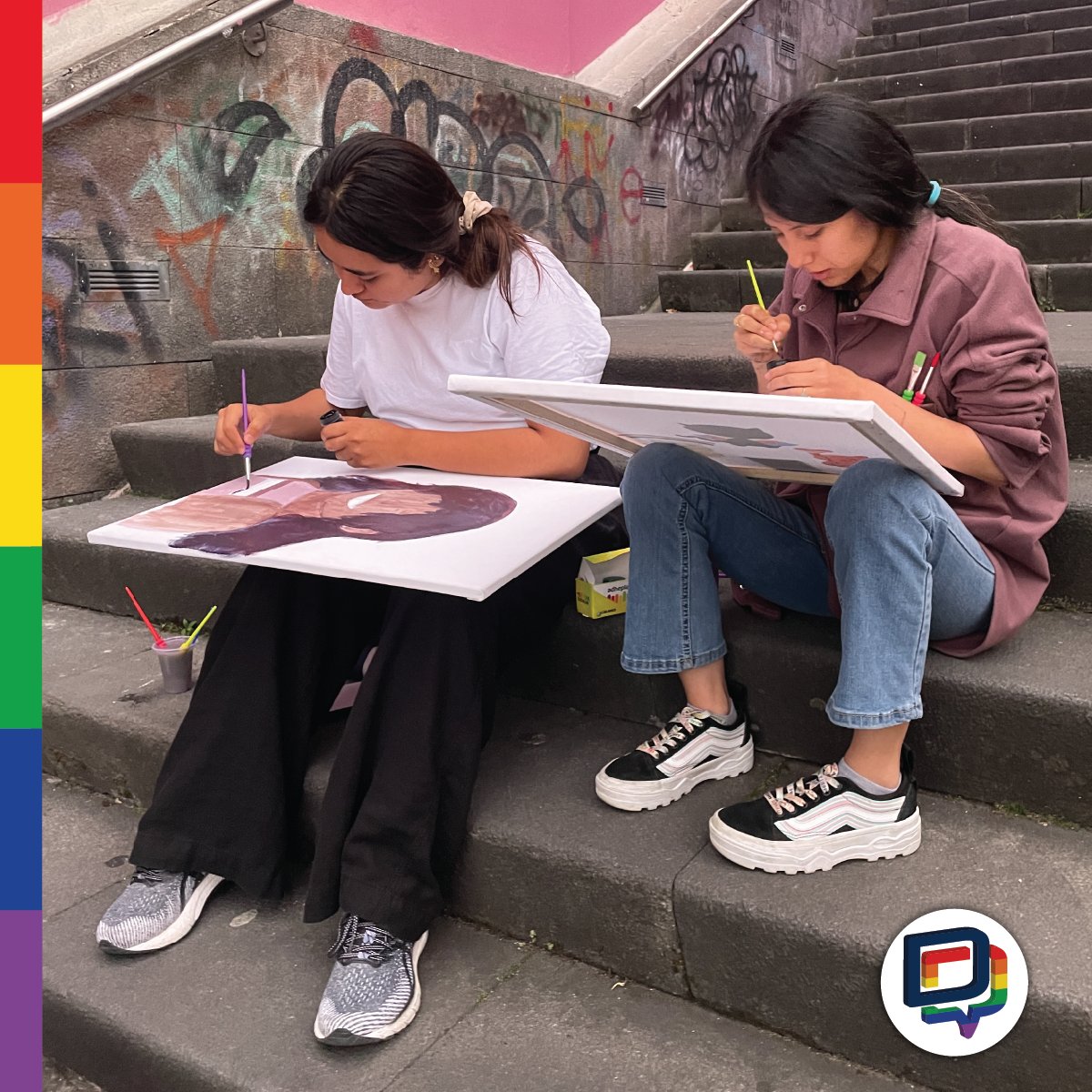 DialogoDiverso's tweet photo. #MiCasaFueradeCasa 🌎🌈
#MesTrans 🏳️⚧️
En conmemoración del Mes Trans, jóvenes LGBTIQ+ nos reunimos en las Escalinatas Juana de Oro para vivir una jornada llena de arte y cultura.
¡Los derechos de las personas #Trans son derechos humanos!
@OIMEcuador @StatePRM https://t.co/aL4J543IPf