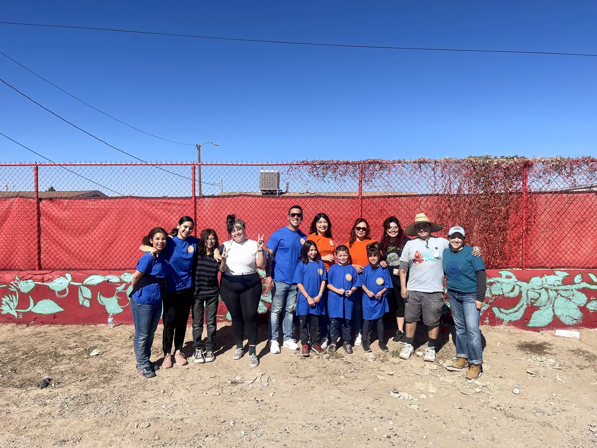 Really happy to be helping out Love your block once again! @ElPasoTXGov keeping up the Frogress down Fonseca with Ahkneeus’ mural idea! #LoveYourBlock Excited to share this opportunity with my spARTan students! Thanks for waking up early🩵 @artclub_phhs @PHills_HS @MGardner_PHHS