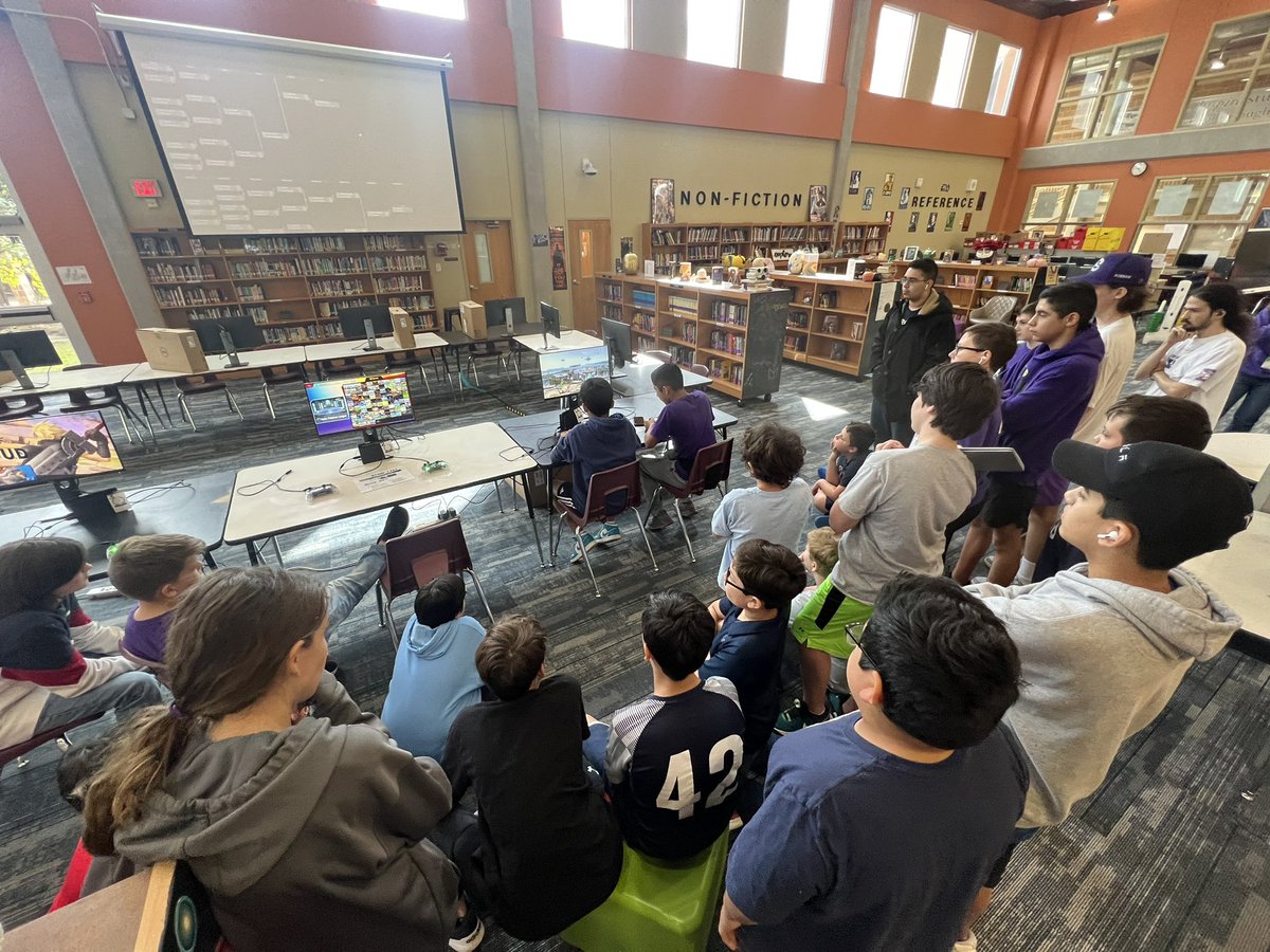 lanemoellendorf's tweet image. Very fun morning watching our @BoerneMSSouth E-Sports Team take on Voss and North. Super cool to see their sportsmanship while competing against each other 🎮🏆🖥️  @BMSS_LIB