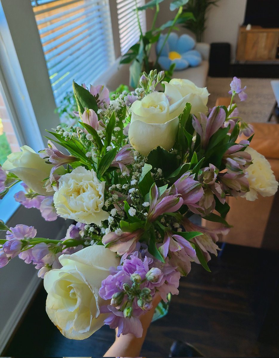 GalerandaT's tweet photo. I've been feeling down the last few days and @MandJTV_Michael surprised me with flowers this morning 🥰 https://t.co/08bO8mjX81