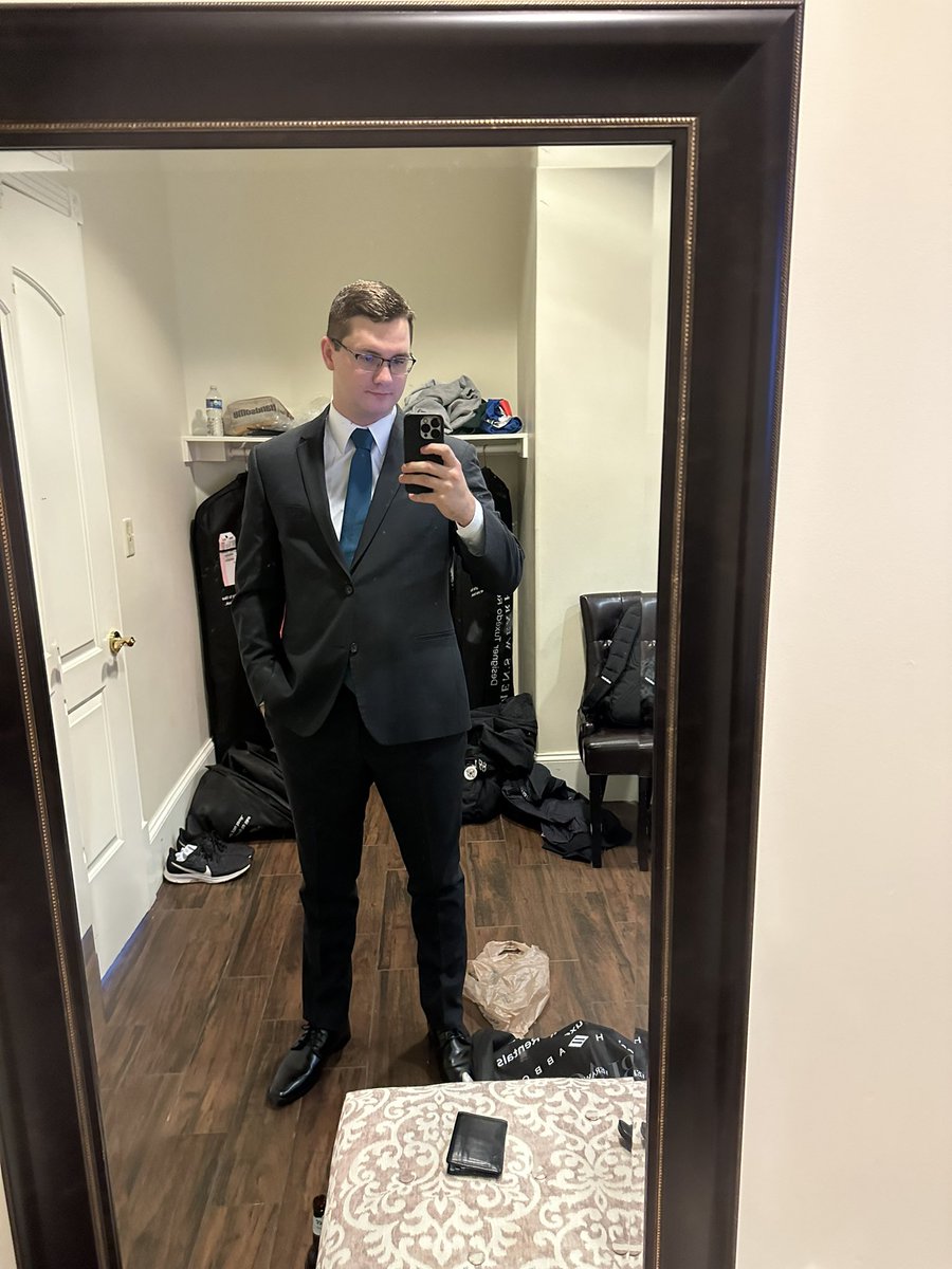 TannerCraker's tweet photo. In a wedding https://t.co/Rb7LECH0UM