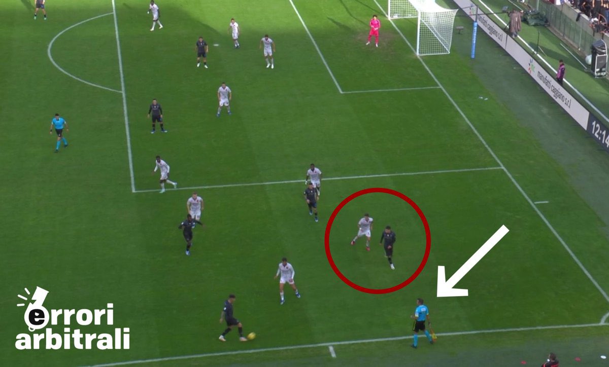 L’errore sul primo gol del #Napoli a Salerno è gravissimo e irreparabile, nel senso che non consente l’intervento del #Var. 

Immaginare di spiegare tutta la partita così è poco serio, ma anche far finta che non sia accaduto non aiuta. Nessuno.