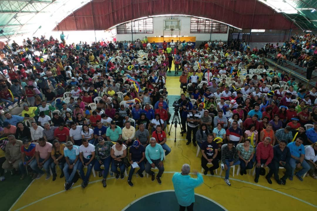 #EnFotos📹| El estado Apure llevó a cabo la juramentación de su Comando de Campaña Venezuela Toda en el gimnasio 12 de Febrero, en San Fernando de Apure. #5VecesSíPorMiEsequibo