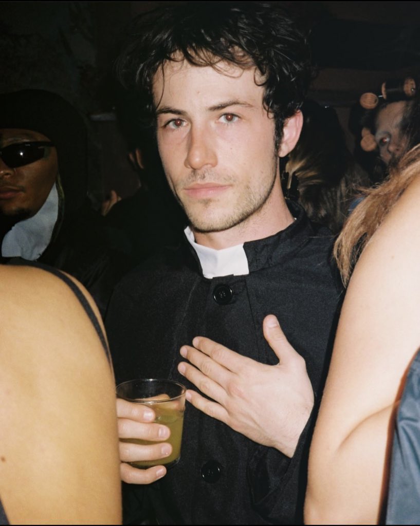 girlsonfillm's tweet photo. he’s come a long way since clay jensen https://t.co/pw2bLCfrhV