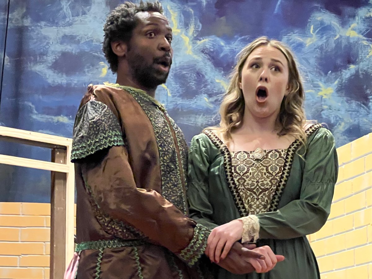 Tuesday Nov 7th at 7PM, Regina  Opera will present a FREE PERFORMANCE of “Rigoletto” at Our Lady of Perpetual Help School, 5902 6th Avenue, Brooklyn.  Featured are Joseph Gansert (left) (Rigoletto). 
Lindell Carter (Duke), Tate Chu (Gilda) (right). Info: reginaopera.org/rigoletto.htm