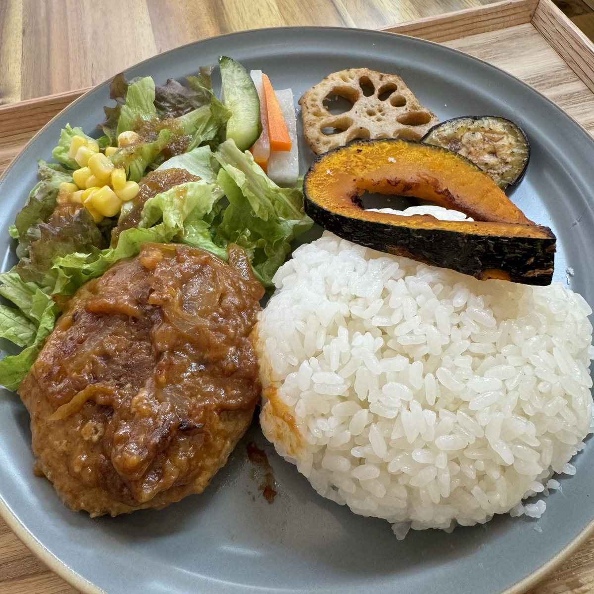 chitokalunch's tweet photo. 2023/11/04 (土・祝) の #ちとからんち
手作りお菓子と珈琲・ランチ Pomme
ジューシーな手ごねの煮込みハンバーグ 飲み物付

#千歳烏山ランチ
#千歳烏山 https://t.co/L4HKGxIs9c