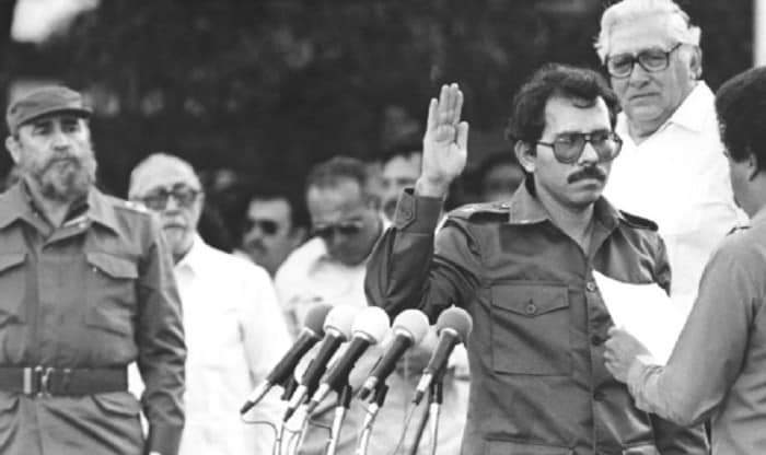 #Historia Un 4 de Noviembre de 1984 se celebraron las primeras elecciones libres en la historia de #Nicaragua después del triunfo de la Revolución Popular Sandinista. El Comandante Daniel Ortega representando al FSLN obtuvo el 67% de los votos, siendo Presidente electo.