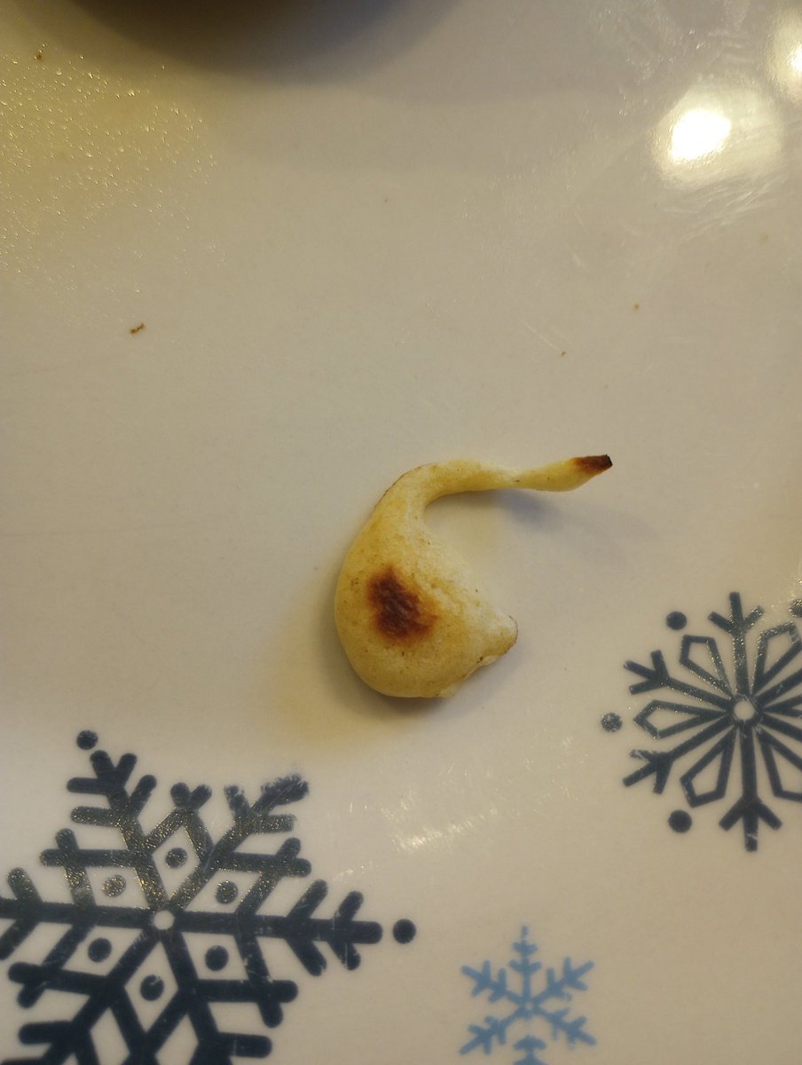 KeithWilliamso1's tweet photo. Look...it's a Prince Rupert's Drop. Thanks @smartereveryday https://t.co/rbZ7wYWlX8