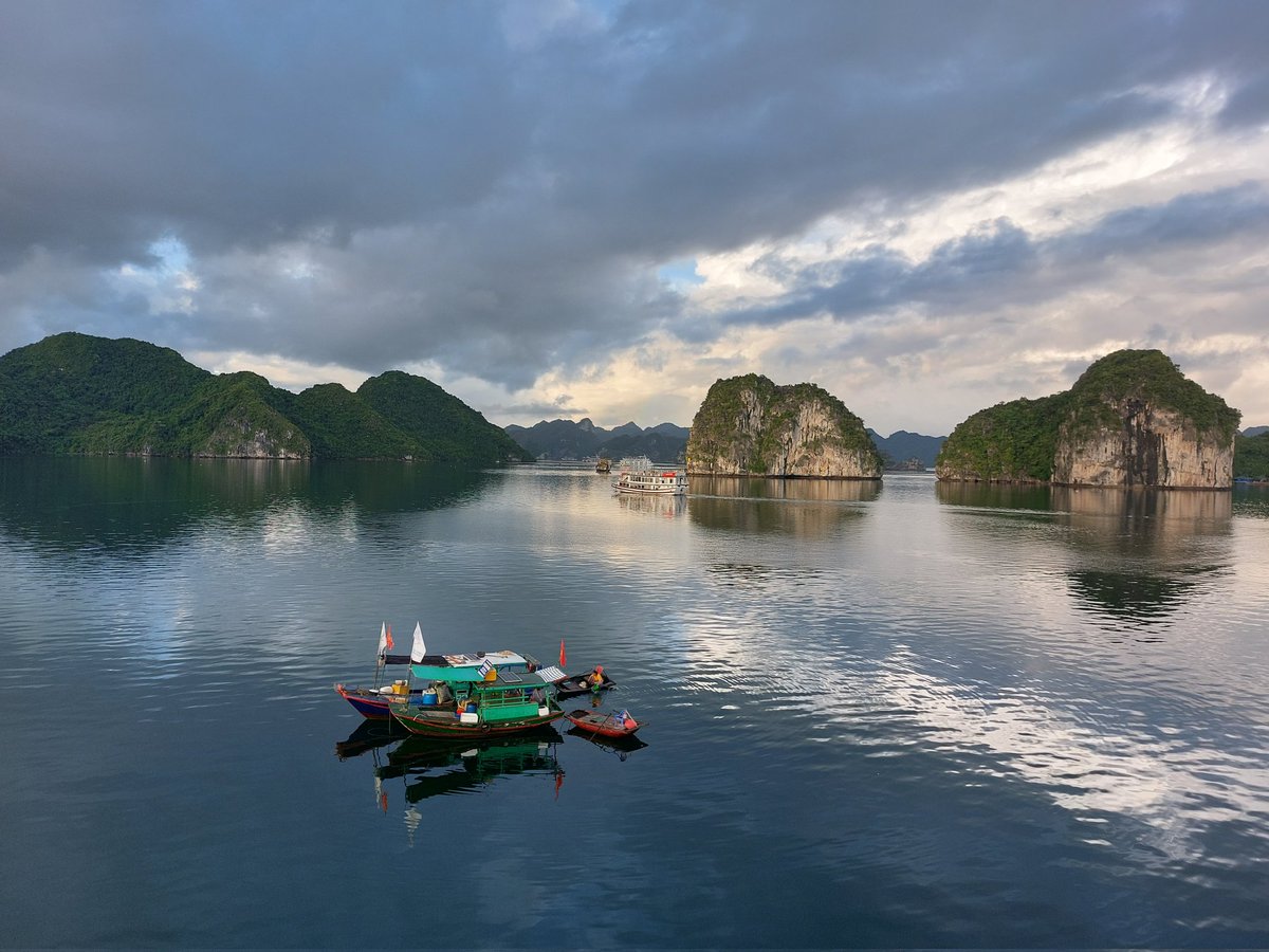 Emerald #Halong Bay, Vietnam
#vietnamtravel, #Vietnamtour, #Vietnamadventure,