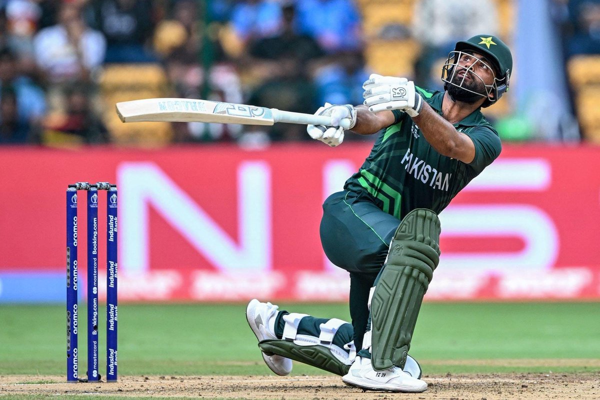 Cricketracker's tweet photo. Most sixes in World Cup 2023 so far:

20 sixes - Rohit Sharma in 336 balls
20 sixes - David Warner in 383 balls
18* sixes - Fakhar Zaman in 170 balls
18 sixes - Quinton de Kock in 484 balls
17 sixes - Heinrich Klaasen in 208 balls