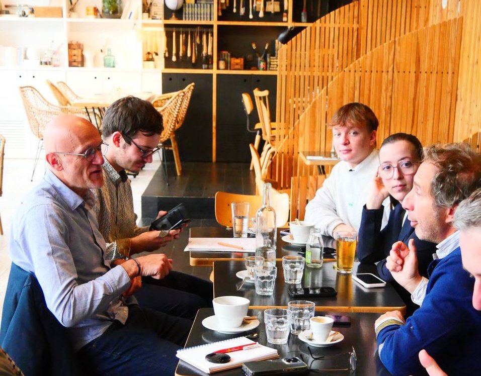 🗣 Un beau moment d’échanges pour les <a href="/JeunesMacron/">Les Jeunes avec Macron</a> de l'#Aveyron sur les "Enjeux de l'Europe de demain" avec <a href="/YolenePages/">Yolène Pagès</a> (Secrétaire Générale <a href="/Renaissance12/">renaissance</a> et ingénieure agricole), <a href="/FontanillesD/">Dorian Fontanilles</a>, Olivier Nicolas (Maire-Adjoint de #Rodez) et <a href="/S_Mazars/">Stéphane Mazars</a> (Député de l'#Aveyron) 🇪🇺