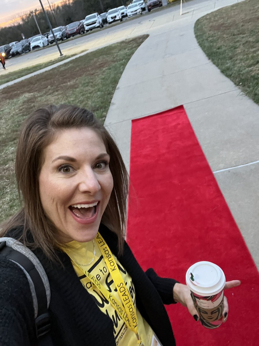 TiaMaRena's tweet photo. #KansasLEADS kick-off with my new best friends 😎 They rolled out the red carpet! 🤩#whatdoiwanttobewhenigrowup 🤔@MrsArellano_CMS @DEspi_KS @MeenenRachel https://t.co/BuHLxTWd9P