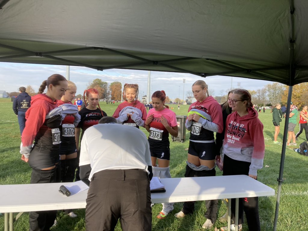 TVTrack_'s tweet photo. TVCC girls getting ready to roll at the state meet! #wearetuskyvalley🏃‍♂️🏃‍♀️ https://t.co/3o3LZEfhWc