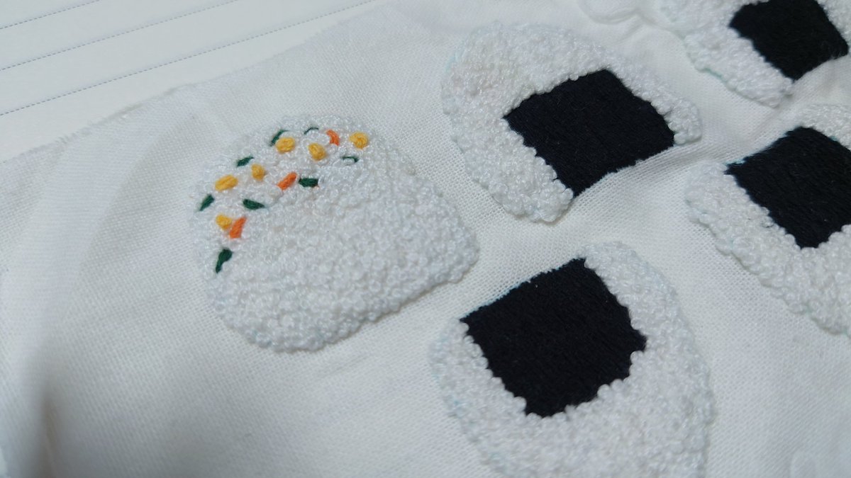 tamika_satton's tweet photo. #いい刺しゅうの日
#いい刺繍の日

ギリギリセーフ！
ってことで最近作ってる子達です(⁠.⁠ ⁠❛⁠ ⁠ᴗ⁠ ⁠❛⁠.⁠)

ぶたさん→ポーチ予定
おにぎり→ブローチ予定

あと、お出かけ時暇つぶし用の子も仕上げていきたいし…あれこれやりたいことが浮かんで来てるので…手が足りない！ https://t.co/Sti3kZ55vO