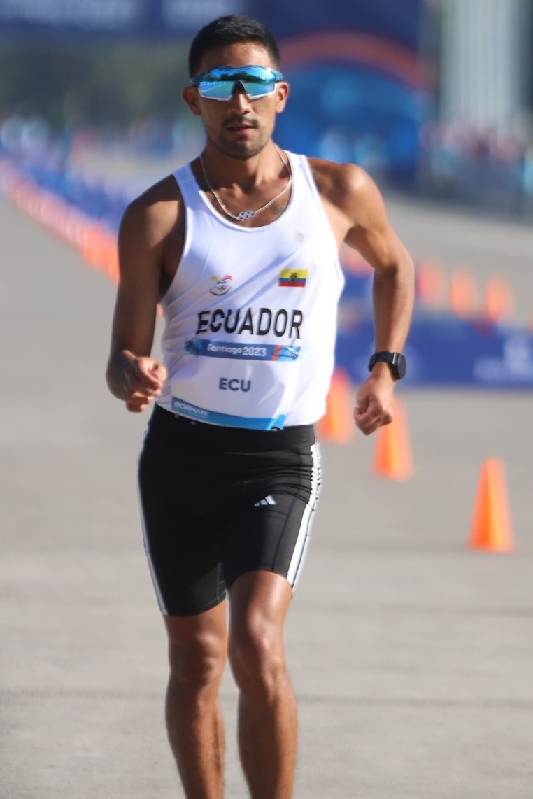 #OrgulloEcuatoriano #JuegosPanamericanos
MOREJÓN-PINTADO GANA ORO PARA ECUADOR
La dupla conformada por la imbabureña Glenda Morejón y el azuayo Daniel Pintado ganó la medalla de oro para Ecuador en el estreno de la maratón mixta de marcha que se cumplió hoy  en Santiago de Chile.