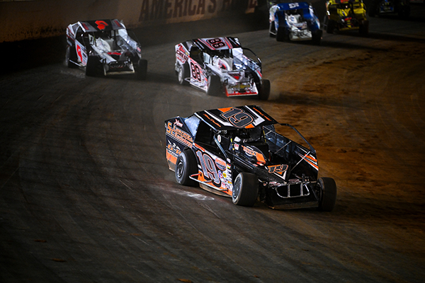 RacingProMedia's tweet photo. STILL GOING STRONG: Tim Fuller Returns to Victory Lane on World Finals’ Penultimate Night

#TimFuller #MatWilliamson #AnthonyPerrego #SuperDIRTcarSeries #Racing #Winner #Dirt #BigBlockModifieds #TheDirtTrackAtCharlotte #NorthCarolina #WorldFinals

https://t.co/hKqMiTWhM2 https://t.co/bK1651IVLH