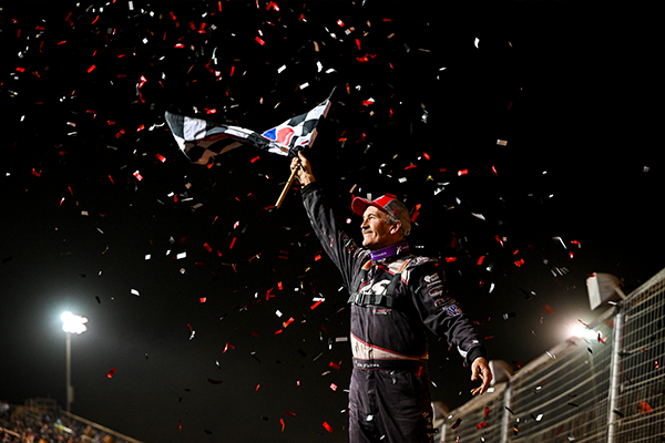 RacingProMedia's tweet photo. STILL GOING STRONG: Tim Fuller Returns to Victory Lane on World Finals’ Penultimate Night

#TimFuller #MatWilliamson #AnthonyPerrego #SuperDIRTcarSeries #Racing #Winner #Dirt #BigBlockModifieds #TheDirtTrackAtCharlotte #NorthCarolina #WorldFinals

https://t.co/hKqMiTWhM2 https://t.co/bK1651IVLH