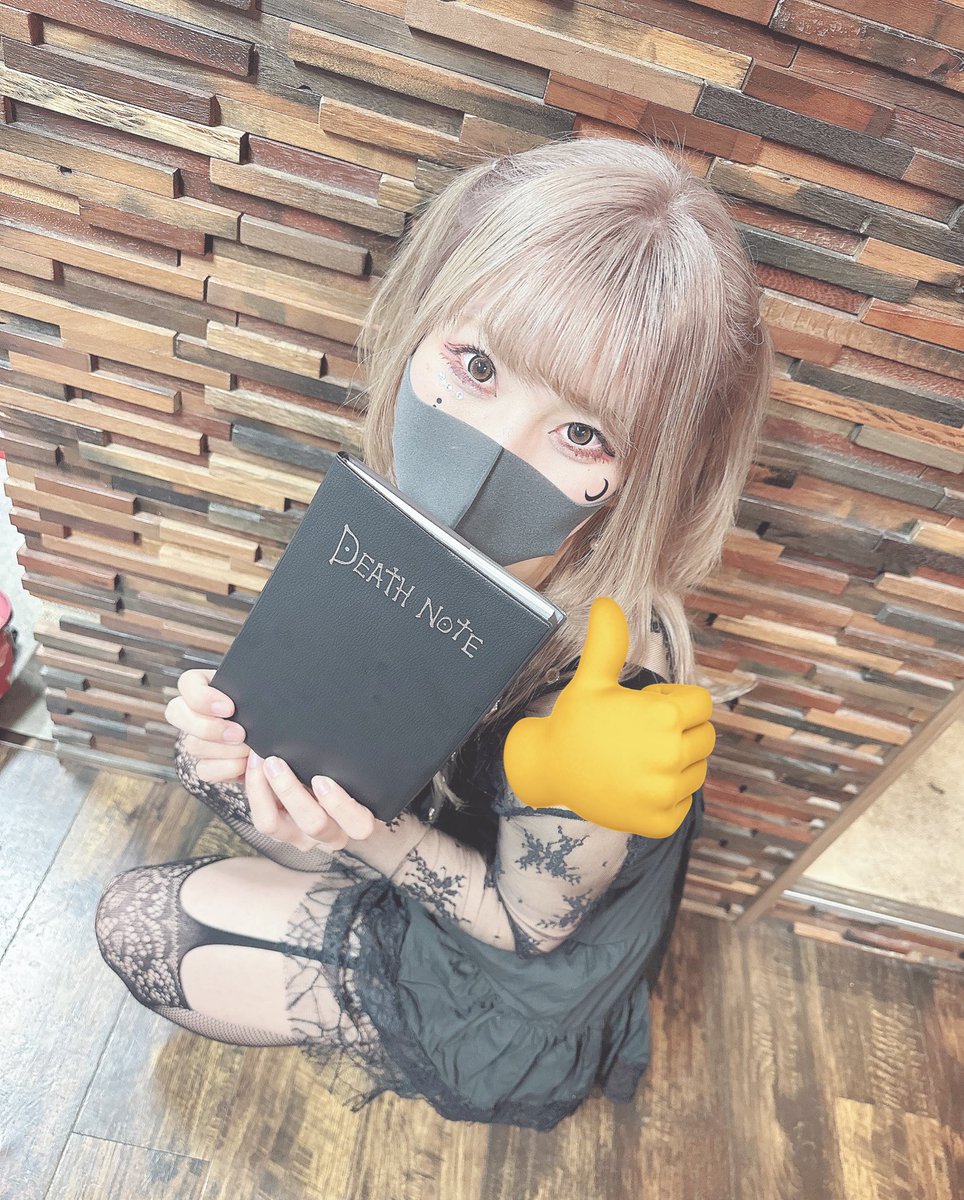 yoru_mofutaicho's tweet photo. #げーむすたーと

NEW GAME2部のみ出演させていただきました🙋‍♀️
来てくれた方ありがとう🥲🥲🥲💕
すんごーく楽しかったです(* 'ᵕ' )
最後の仮装現場はミサミサでした(∩^o^)⊃━♡ 

〜セトリ〜
イドラのサーカス
ルシファー
二息歩行 https://t.co/BKQ5cKLmoy